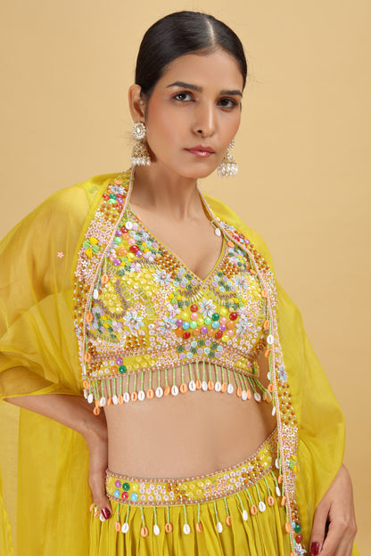 Woman wearing a yellow salwar kameez suit 